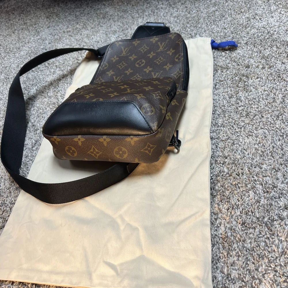 Authentic Louis Vuitton Avenue Sling Bag With Monogram Design - Picture 4 of 5